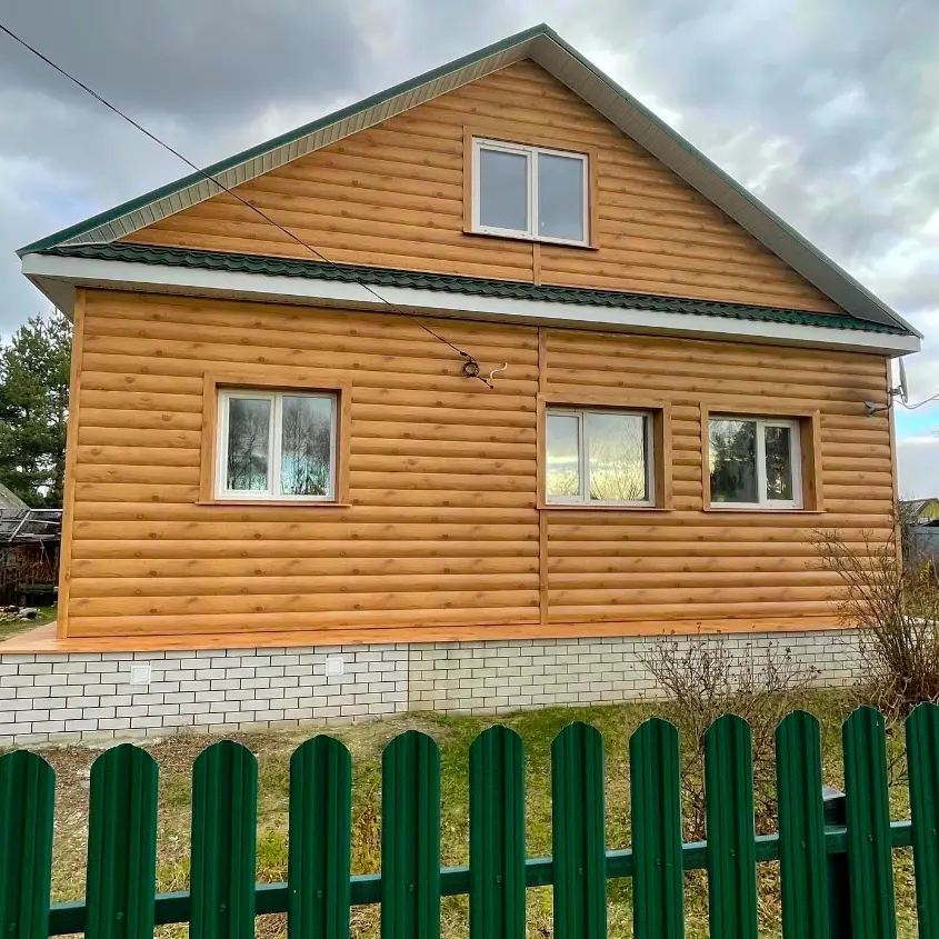 Фото 2 металлосайдинг Блок-Хаус под бревно Клен Светлый 3D на фасаде